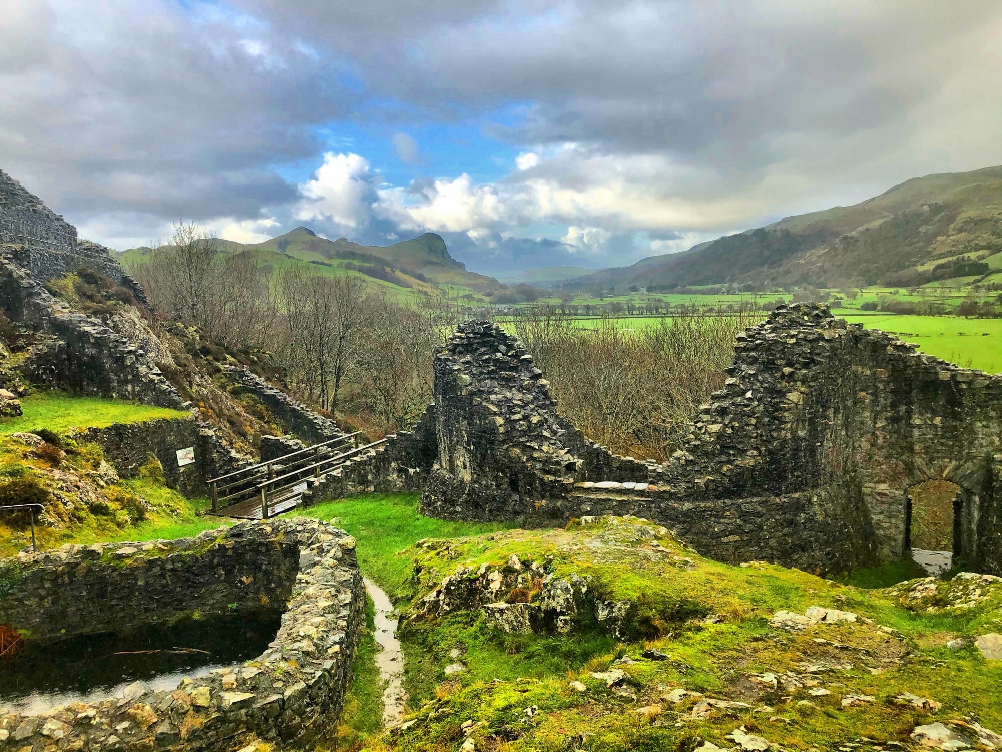 Castell y Bere: Abandoned Medieval Castle Frozen in Time