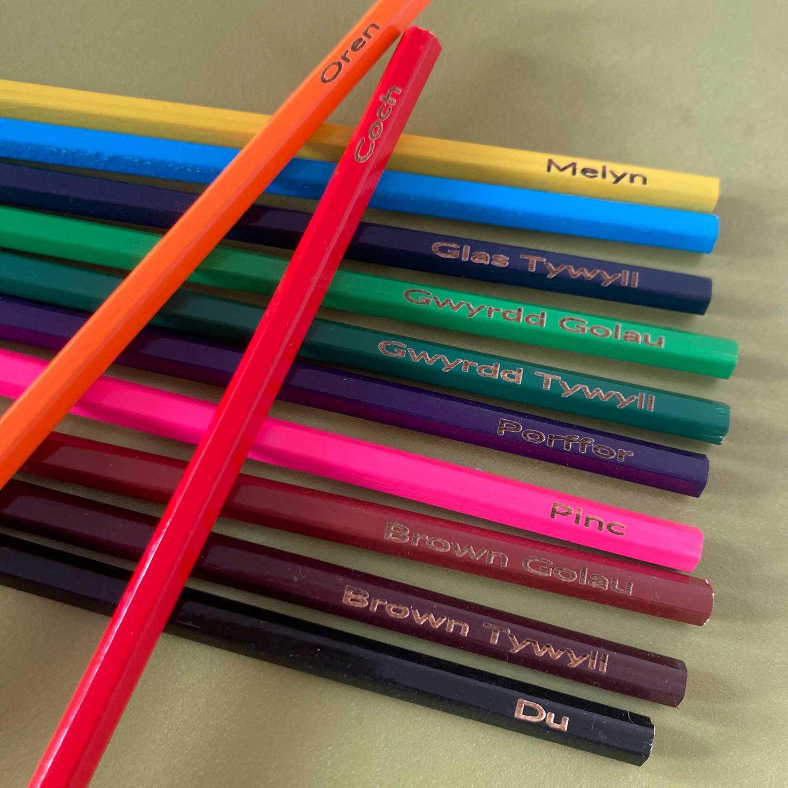 Welsh Colour Names Colouring Pencils Set